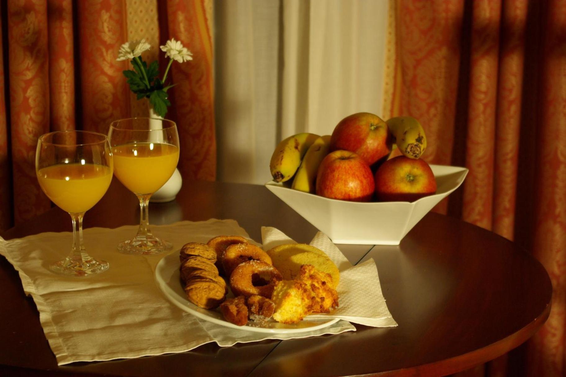 Y Arias Hotel 3*